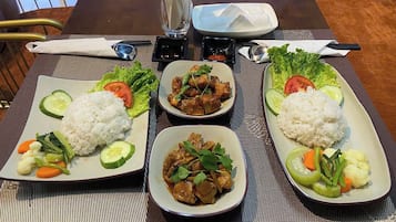 ๋งค์ผ ํ์ง์ ๋ฌด๋ฃ ์์นจ ์์ฌ ํฌํจ