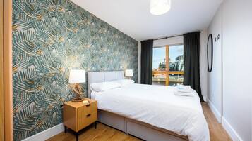 Iron/ironing board, free WiFi, bed sheets