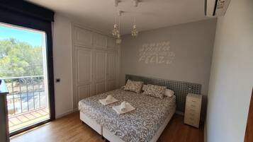 Fer et planche Ă repasser, accĂšs Internet, draps fournis