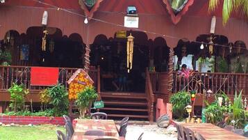 Iron/ironing board, free WiFi