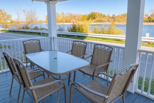 Waterfront Cottage, Top Fishing Spot, Light House, Pet-Friendly