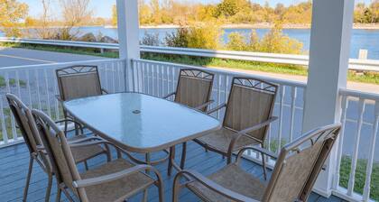 Waterfront Cottage, Top Fishing Spot, Light House, Pet-Friendly