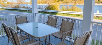 Waterfront Cottage, Top Fishing Spot, Light House, Pet-Friendly