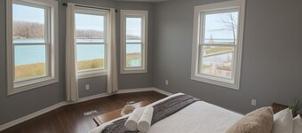 Waterfront Cottage, Top Fishing Spot, Light House, Pet-Friendly