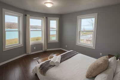 Waterfront Cottage, Top Fishing Spot, Light House, Pet-Friendly