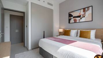 2 bedrooms, desk, iron/ironing board, WiFi