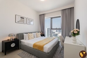 1 bedroom, in-room safe, desk, iron/ironing board - Vogue, Downtown with Easy Access to Dubai Mall (Dubai)