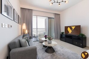 Smart TV - Vogue, Downtown with Easy Access to Dubai Mall (Dubai)