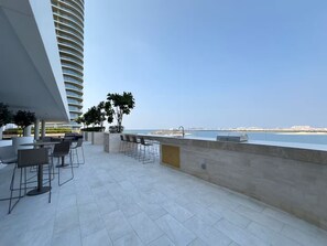 Outdoor dining - Vogue Emaar Beachfront Grand Blue Designed By Elie Saab (Dubai)