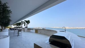 Outdoor dining - Vogue Emaar Beachfront Grand Blue Designed By Elie Saab (Dubai)