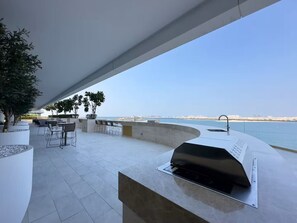 Outdoor dining - Vogue Emaar Beachfront Grand Blue Designed By Elie Saab (Dubai)