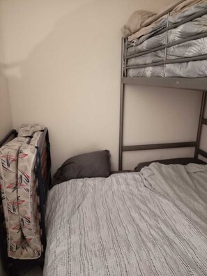 Iron/ironing board, bed sheets - F2 near beach and town center in listed villa in historic district (Villers-sur-Mer)