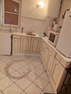Private kitchen - F2 near beach and town center in listed villa in historic district (Villers-sur-Mer)