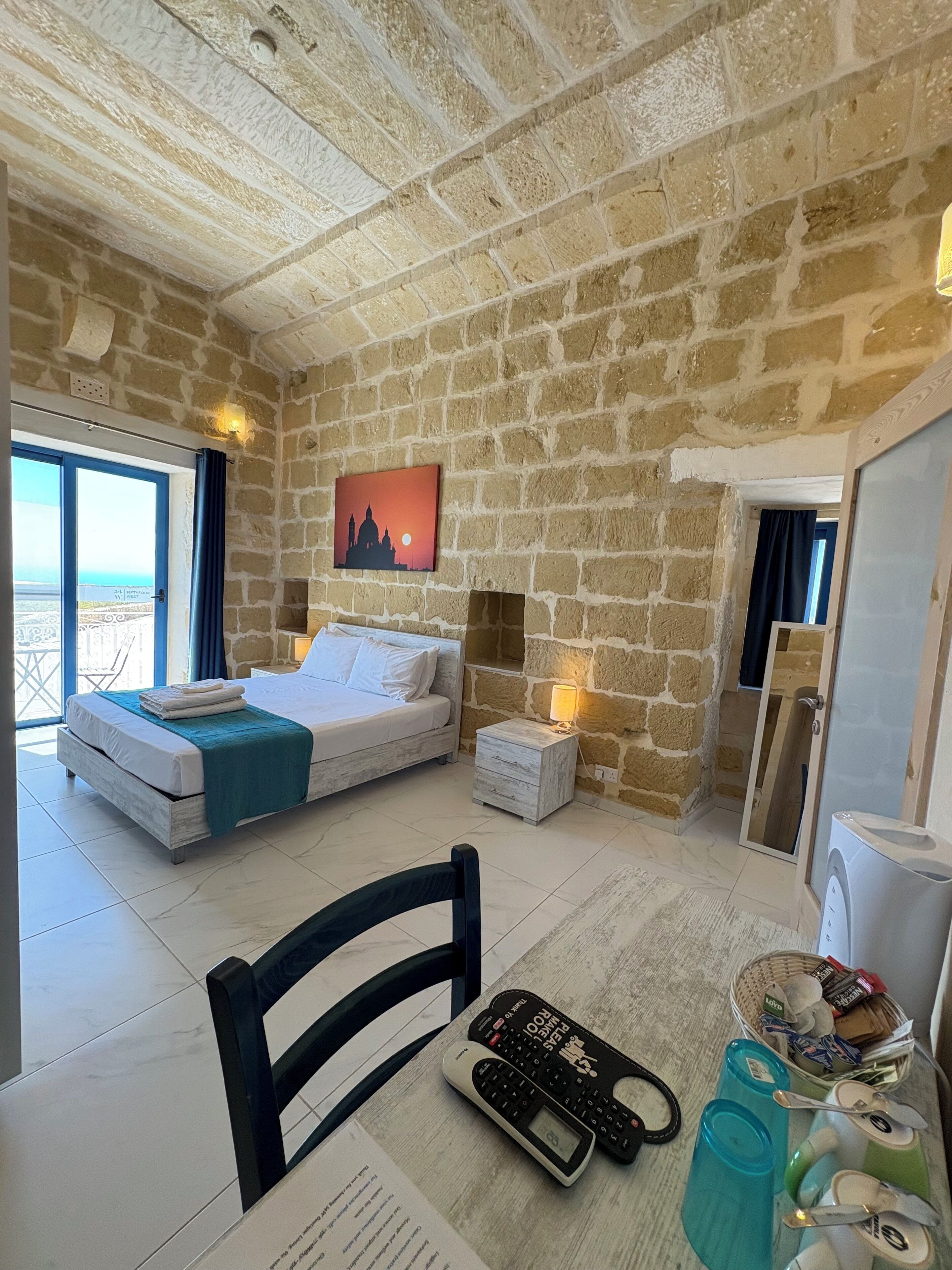 华丽双人房, 阳台, 海景 | 客房内保险箱、办公桌、笔记本电脑工作区、熨斗/熨板