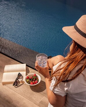 2 outdoor pools - Fiftyfour West Boutique Living (Gharb)