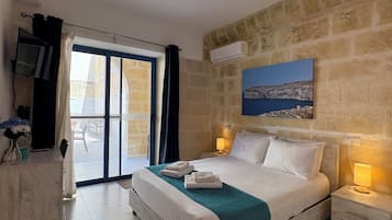 Caja de seguridad en la habitación y escritorio