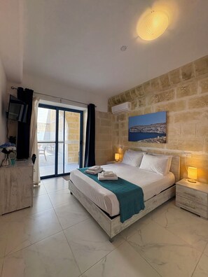 Basic Double Room | In-room safe, desk, laptop workspace, iron/ironing board - Fiftyfour West Boutique Living (Gharb)