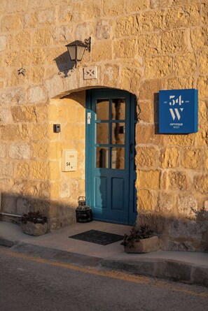 المنشأة من الخارج