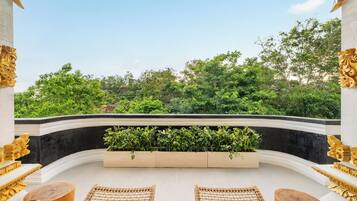 Vila Mewah, 5 kamar tidur, balkon | Balkon