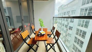 ๋๋ญ์ค ์ํํธ, ์นจ์ค 2๊ฐ, ์๋ด ์ ๋ง | ๋ฐ์ฝ๋