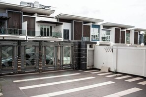 المنشأة من الخارج