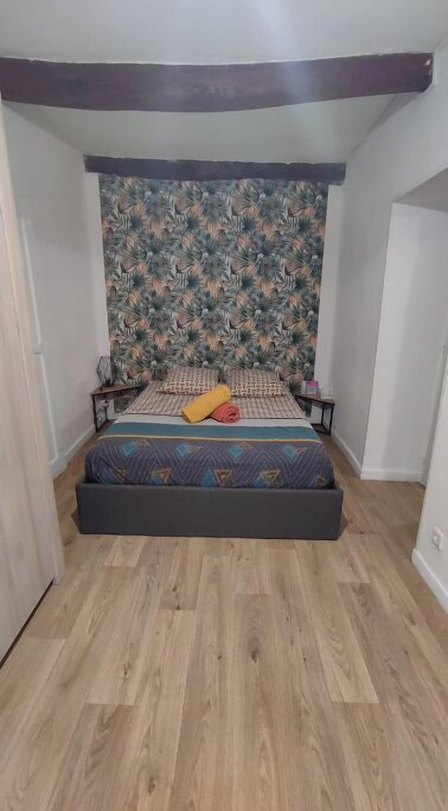 1 chambre, fer et planche à repasser, lit parapluie, draps fournis