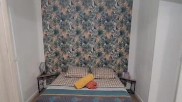 1 chambre, fer et planche Ă repasser, lit parapluie, draps fournis