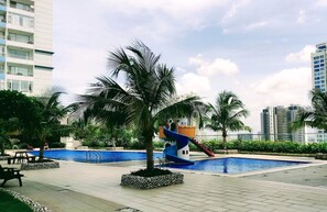 حمّام سباحة خارجي