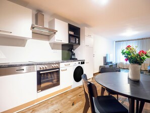 Microwave, oven, stovetop, dishwasher - Schiffmeisterapartment Melk, Wachau - design meets history (Melk)