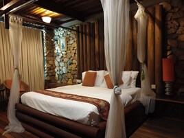 Deluxe Room | Blackout drapes, iron/ironing board, free WiFi