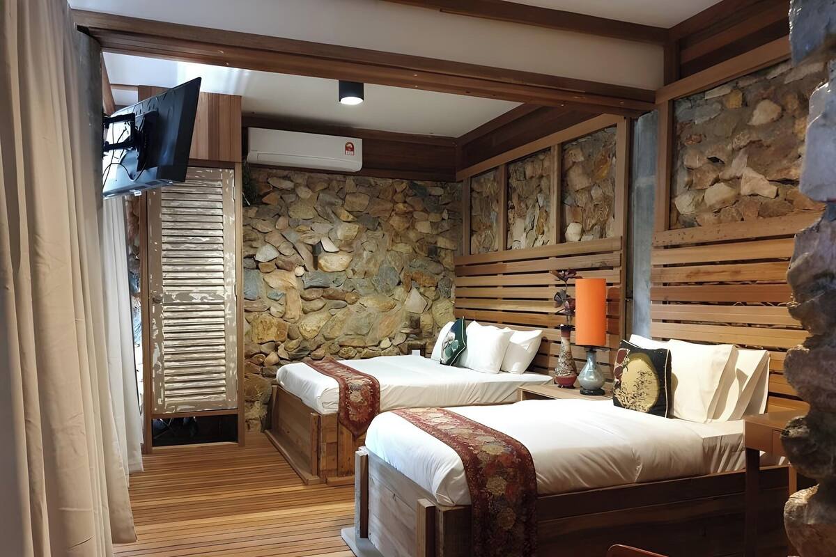 ستائر تعتيم ومكواة/لوح كي وواي فاي مجانًا