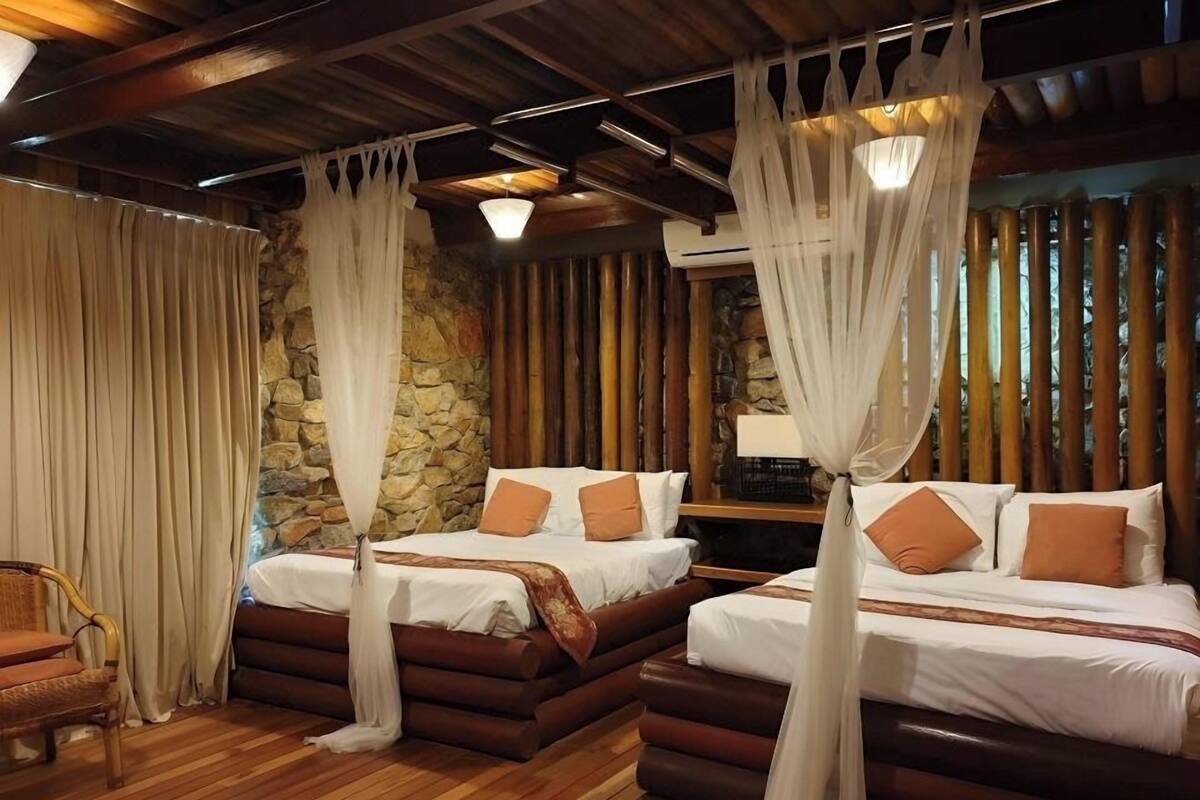 ستائر تعتيم ومكواة/لوح كي وواي فاي مجانًا