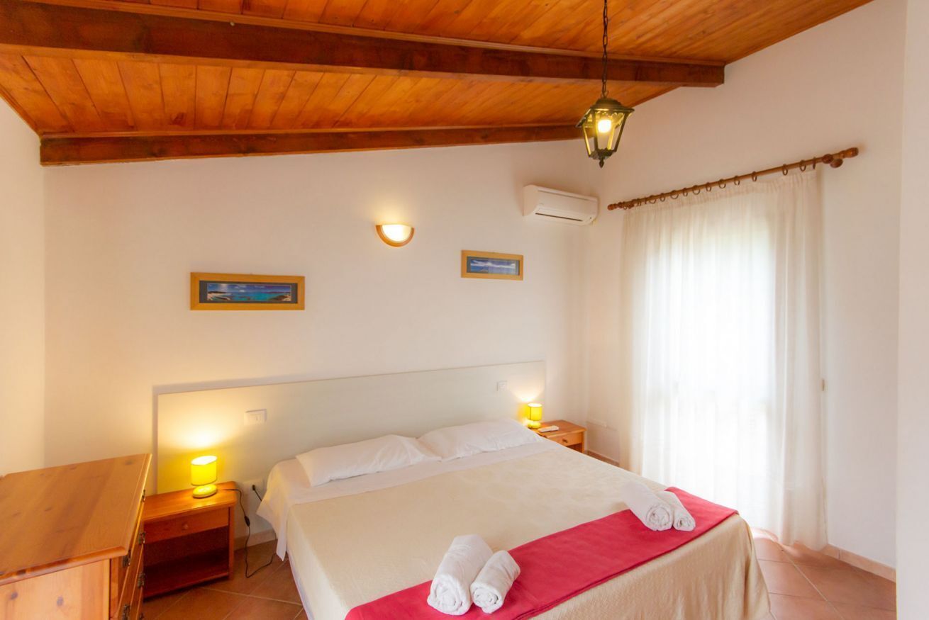 1 bedroom, iron/ironing board, travel cot