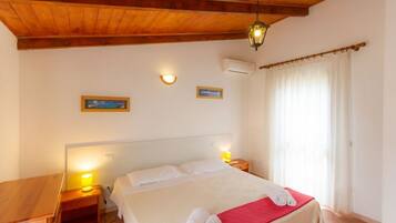 1 bedroom, iron/ironing board, travel cot