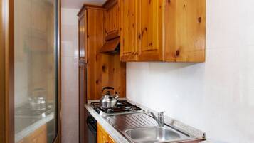 Fridge, stovetop, toaster