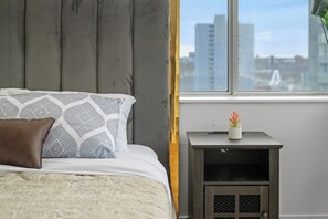 2 slaapkamers, een strijkplank/strijkijzer, gratis wifi, beddengoed