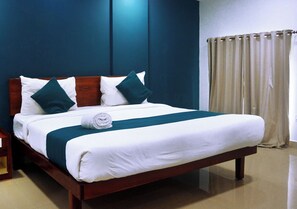 غرفة مزدوجة عادية | مكتب ومساحة عمل للكمبيوتر المحمول وواي فاي مجانًا