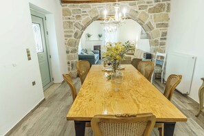 Dining - Villa Simantiri - Romantic Luxury Villa with jacuzzi & sunset views (Pompia)