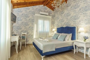 2 bedrooms, iron/ironing board, free WiFi, bed sheets - Villa Simantiri - Romantic Luxury Villa with jacuzzi & sunset views (Pompia)