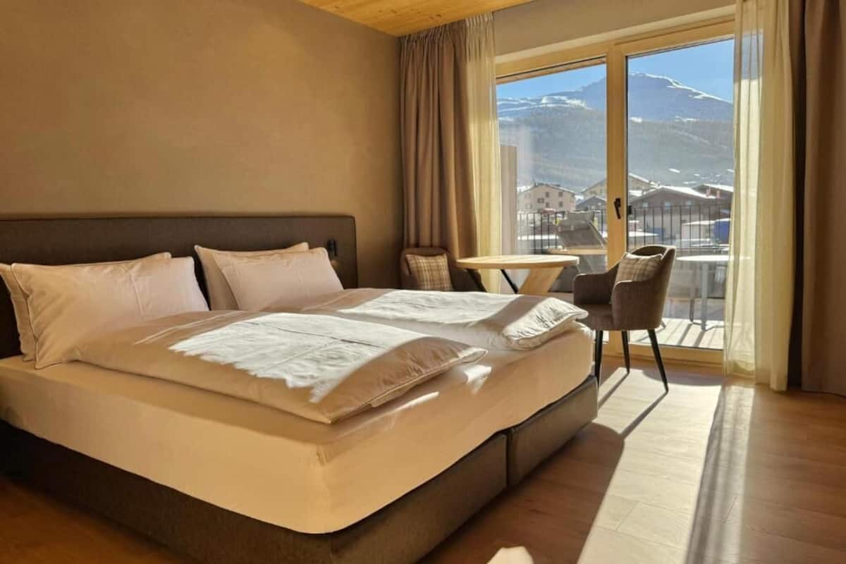 Comfort Double or Twin Room, Mountain View | Down comforters, minibar, in-room safe, laptop workspace