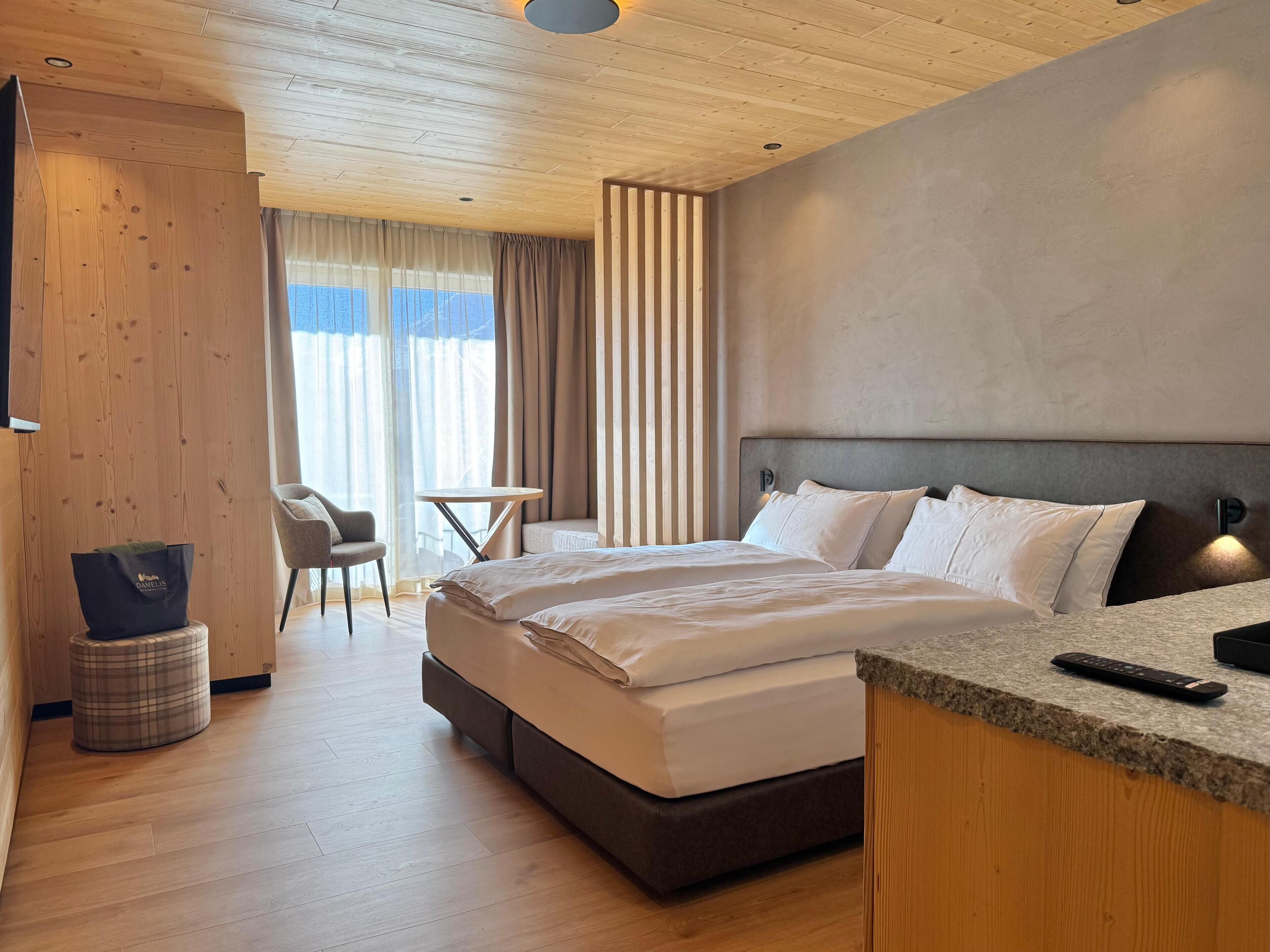 Deluxe Double or Twin Room, Mountain View | Down comforters, minibar, in-room safe, laptop workspace