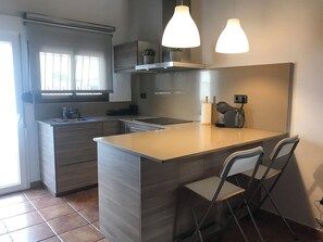 Fridge, microwave, oven, stovetop - MAR I SOL Cozy house and tranquil.la, refurbished (L'Escala)