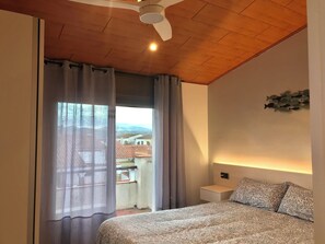 4 dormitorios, tabla de planchar con plancha, wifi gratis y ropa de cama