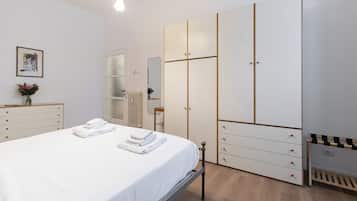 1 bedroom, iron/ironing board, cribs/infant beds, bed sheets