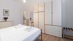 1 bedroom, iron/ironing board, cribs/infant beds, bed sheets