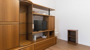 アパートメント (1 Bedroom) | リビング エリア | テレビ