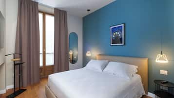 Habitación Deluxe | Caja de seguridad en la habitación, escritorio y cortinas blackout