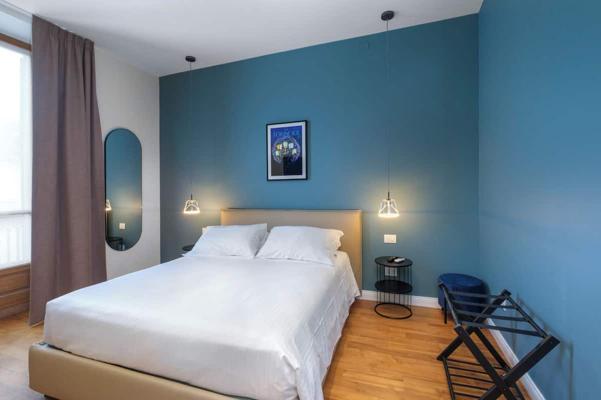 Deluxe Suite | In-room safe, desk, blackout drapes, soundproofing