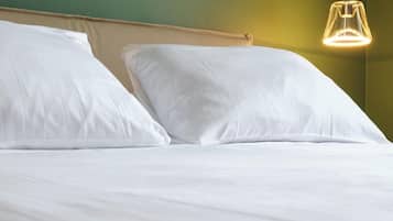 Deluxe Room | In-room safe, desk, blackout drapes, soundproofing