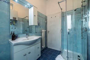 Shower, hair dryer, towels - Casa da Renny (Roma)